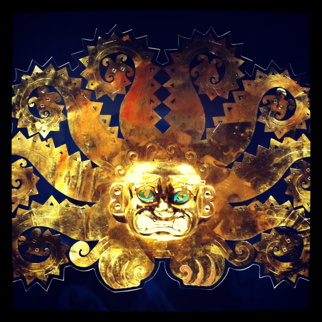 photo 2 Mona-Lisa péruvienne - masque en or, exposition Pérou MBAM © Culture et Communication