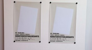 Kunstenfestivaldesarts : campagne de communication minimaliste et affichage public font-ils bon ménage ?